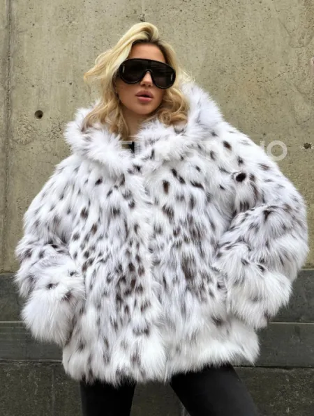 Полушубок из лисы под рысь с капюшоном - фото 4