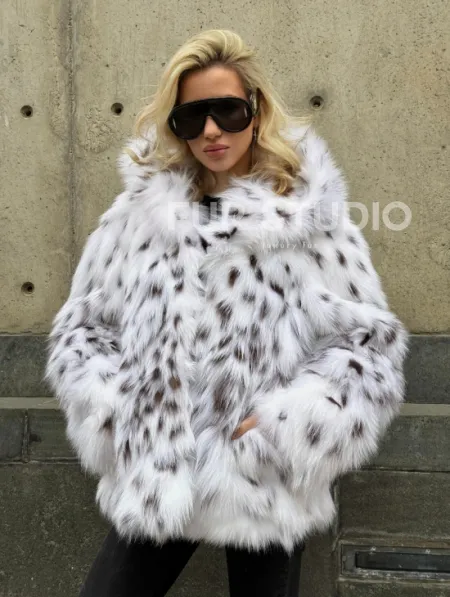 Полушубок из лисы под рысь с капюшоном - фото 5