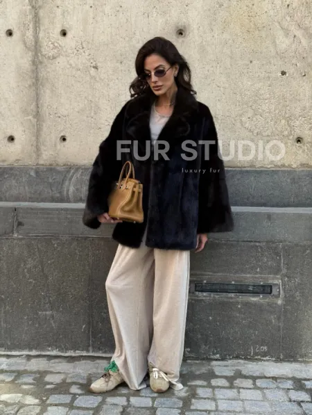 Норковая шуба в цвете махагон - фото 11