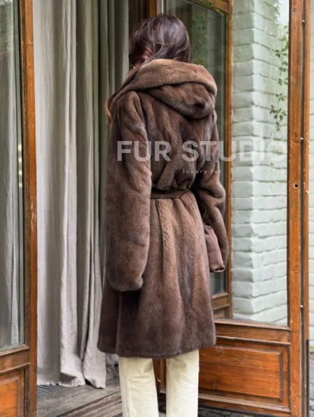 Норковая шуба с капюшоном - цвет орех - фото 7