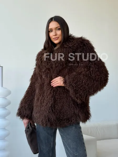 Коричневая шуба из ламы - фото 10