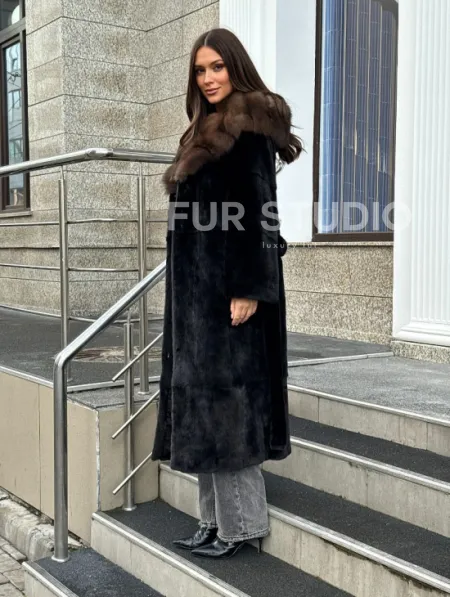 Черная норковая шуба с капюшоном куница - фото 7