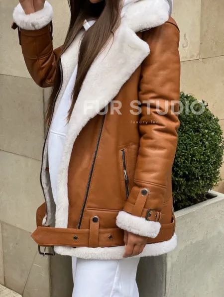 Женская дубленка авиатор в цвете виски - фото 5