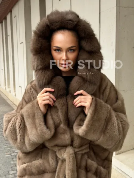 Полушубок норковый с капюшоном из меха куницы - фото 11