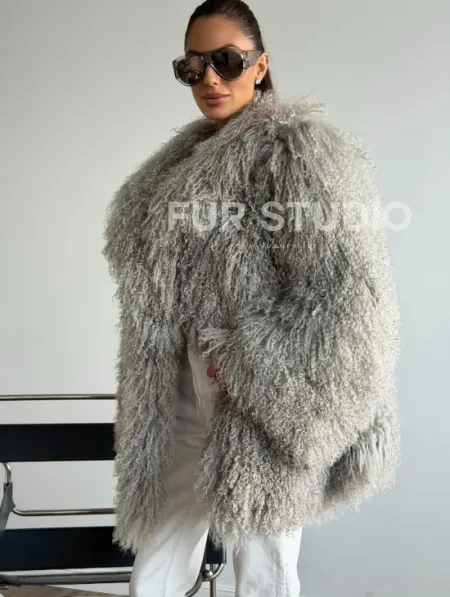 Серая шуба из ламы - фото 4