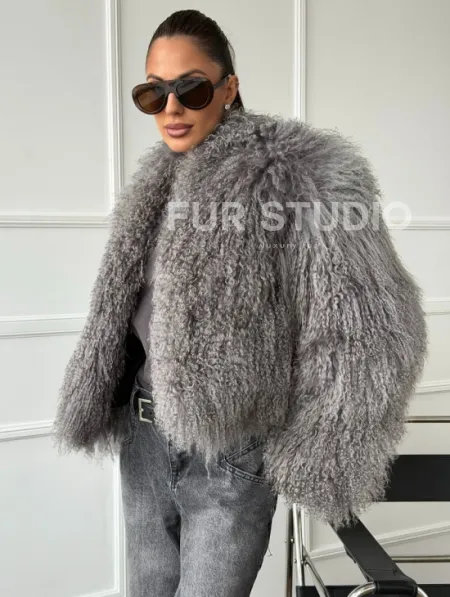 Серая шубка из меха ламы - фото 2