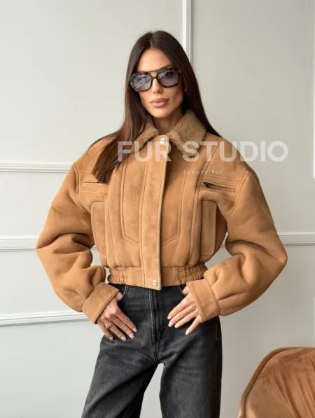 Зимняя женская дубленка - бомбер - фото 9