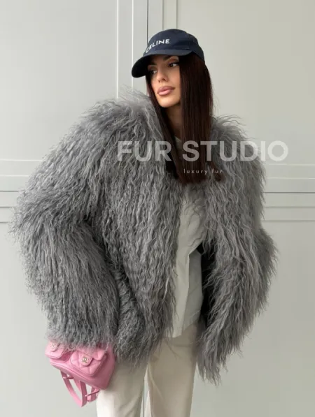 Серая шуба из натурального меха ламы - фото 12