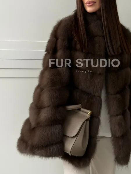 Женская шуба из меха куницы - фото 1