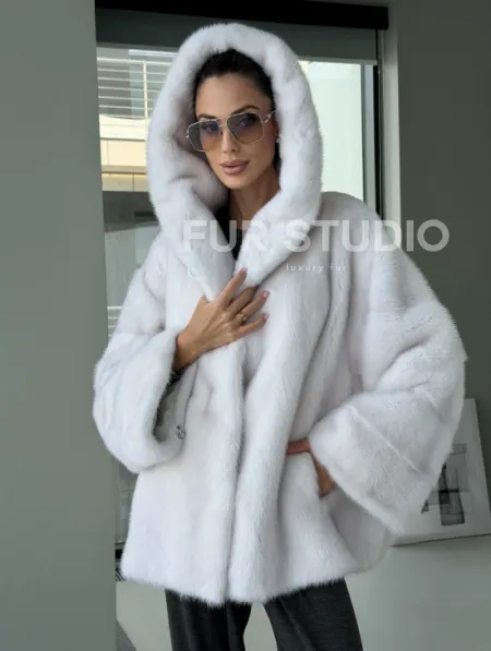 Белый норковый полушубок с капюшоном кобра - фото 8
