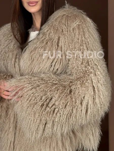 Шуба из натурального меха ламы - фото 1