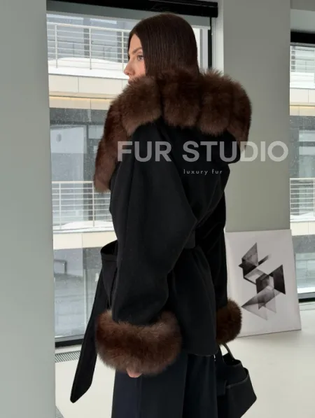 Пальто с капюшоном из финского песца - фото 9