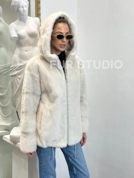 Норковая куртка с капюшоном - цвет ваниль - фото 4