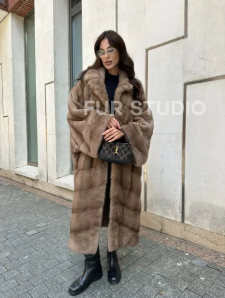 Норковая шуба с английским воротником  - цвет пастель  - стиль 