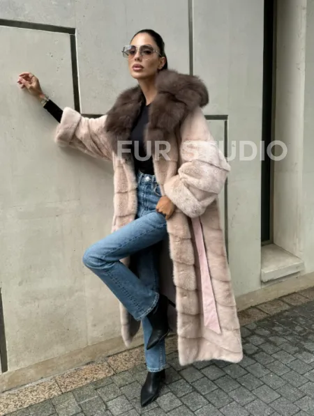Норковая шуба с капюшоном из меха куницы пудрового цвета (нежно-розовый) - фото 12