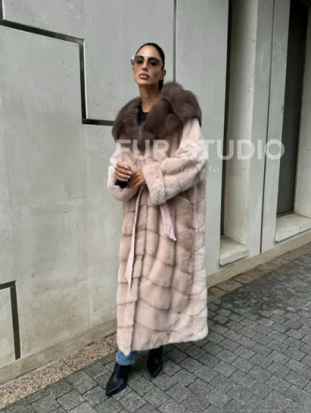 Норковая шуба с капюшоном из меха куницы пудрового цвета (нежно-розовый) - фото 14