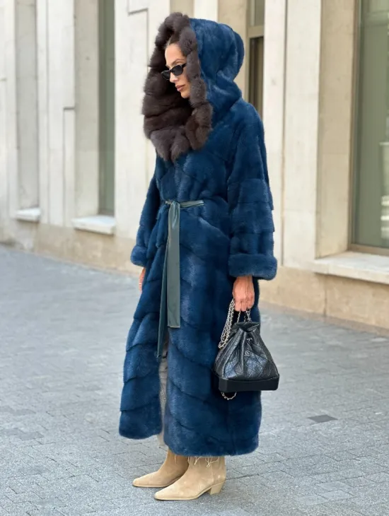 Удлиненная норковая шуба с капюшоном из куницы - цвет аквамарин - фото 4