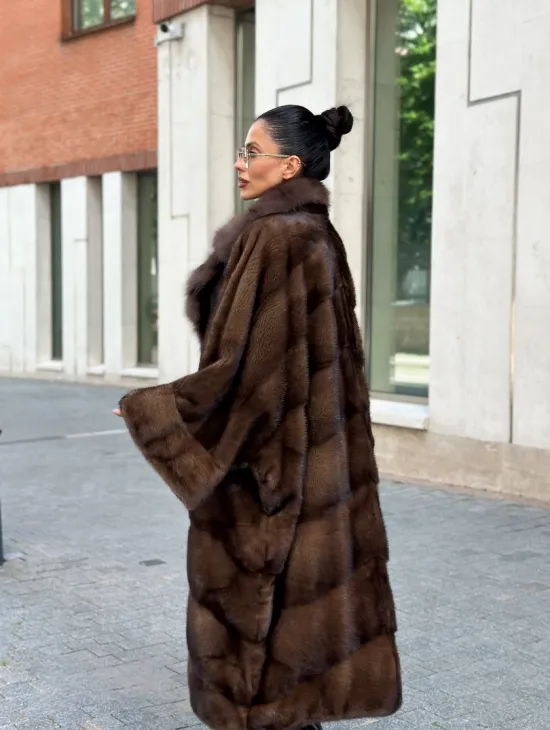 Шуба из меха норки с воротником из куницы - цвет соболь - фото 7