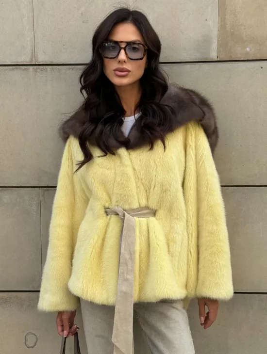 Женское норковое пончо с капюшоном из меха куницы - фото 0