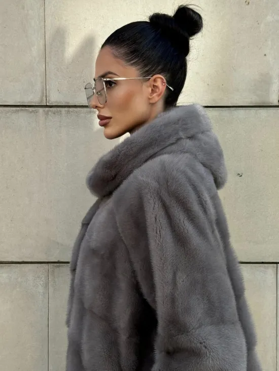 Шуба в диагональной выкладке меха норки, графит грей с капюшоном - фото 5