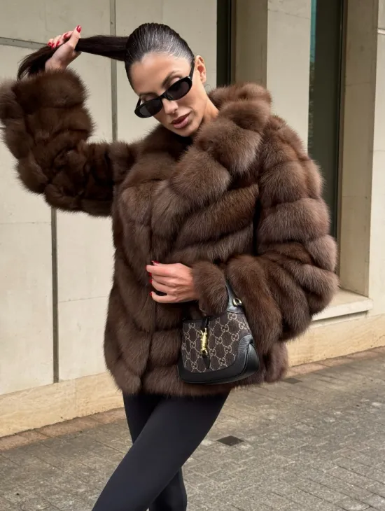 Шуба из меха куницы Dark с английским воротником - фото 5