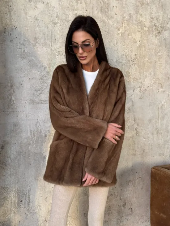 Бежевая норковая шуба - автоледи из меха скандинавской норки с воротником V-образным - фото 4