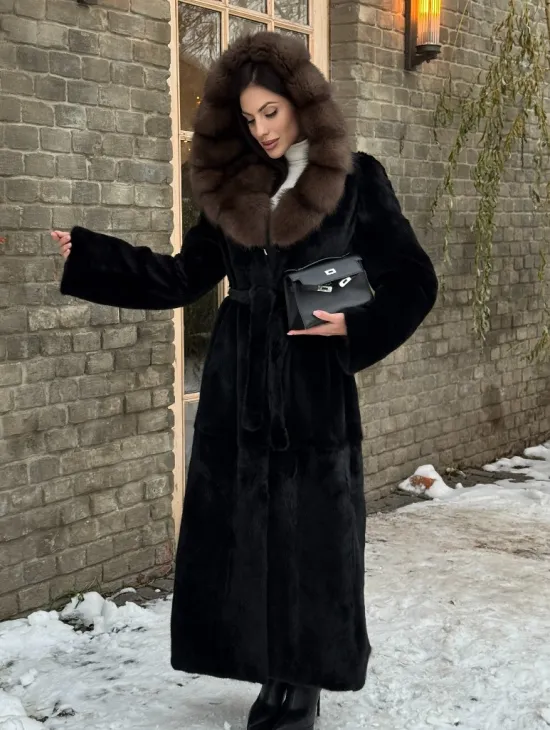 Длинная норковая шуба из норки Blackglama с капюшоном из меха куницы - фото 7
