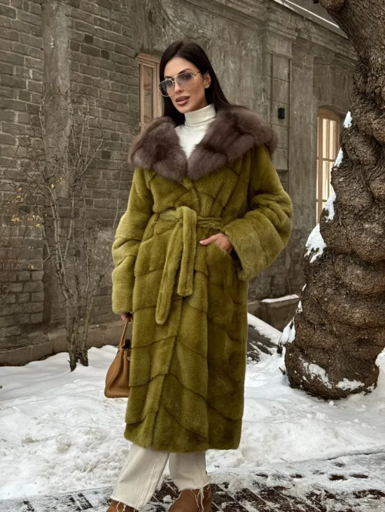 Шуба норковая с капюшоном из натурального меха куницы - цвет оливковый - фото 11