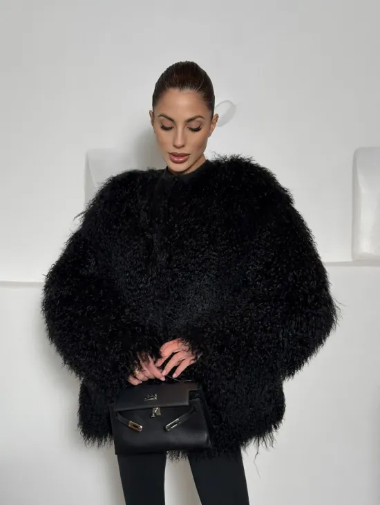 Черная шуба из меха ламы воротник шанель - фото 12