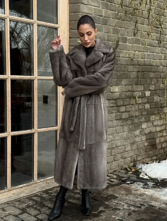 Прямая норковая шуба Luxury Line с меховым поясом и шлицами по бокам - фото 10