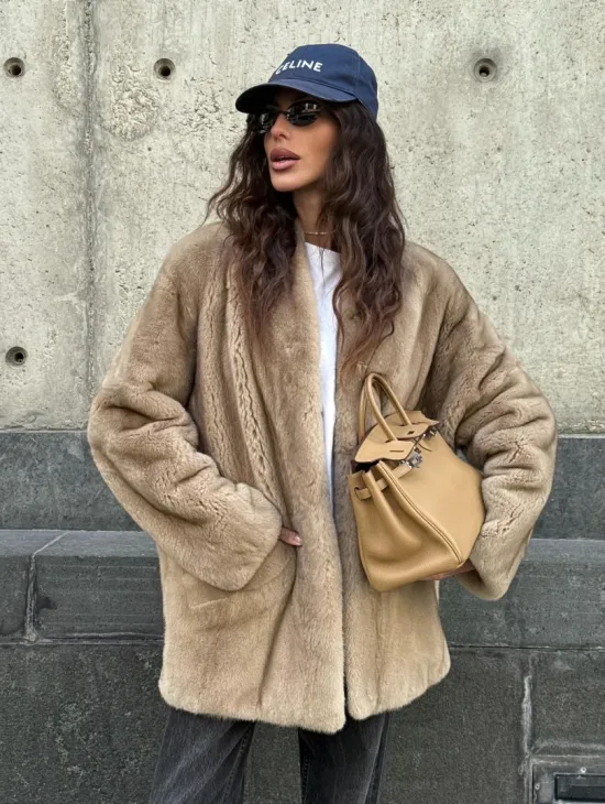 Норковый жакет в натуральном цвете пастель с V-образным воротником - фото 8