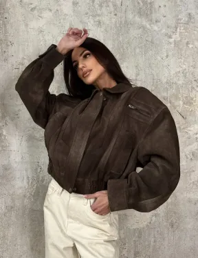 Современный кроп - бомбер из натуральной замши - фото 10