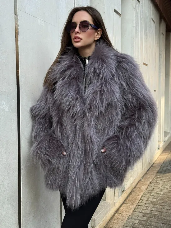 Шуба из меха енота с английским воротником цвет - лаванда - фото 3
