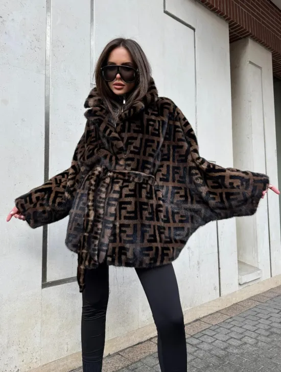 Шуба из плюшевой норки VELVET летучая мышь с черным принтом - фото 7