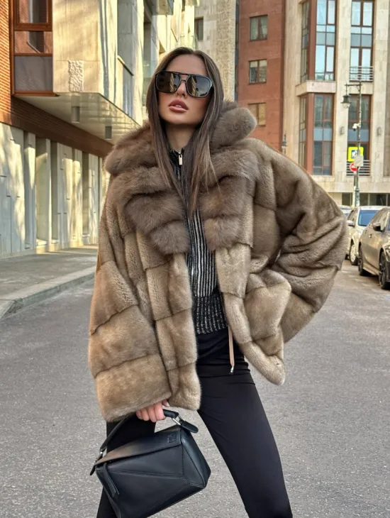 Норковый полушубок в натуральном цвете пастель с английским воротником из куницы - фото 3