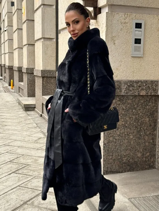 Шуба из плюшевой скандинавской норки в сине-черном цвете - стойка воротник - фото 6