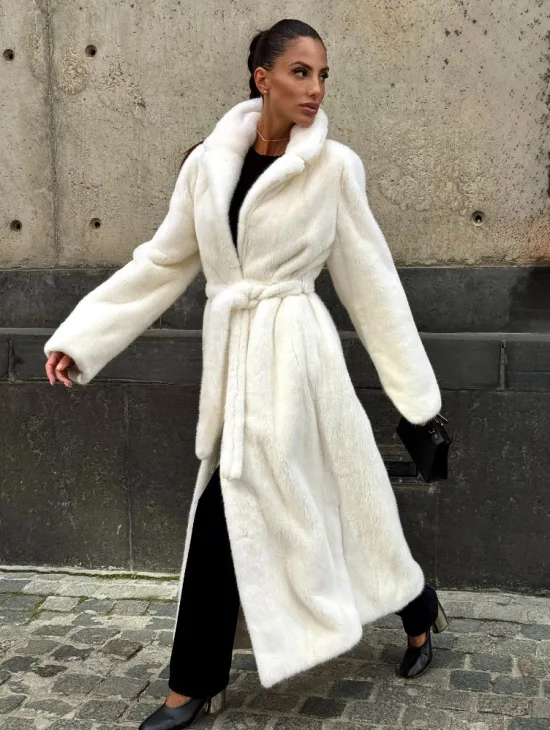 Длинная белая норковая шуба - фото 0