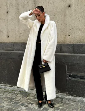 Длинная белая норковая шуба - фото 15