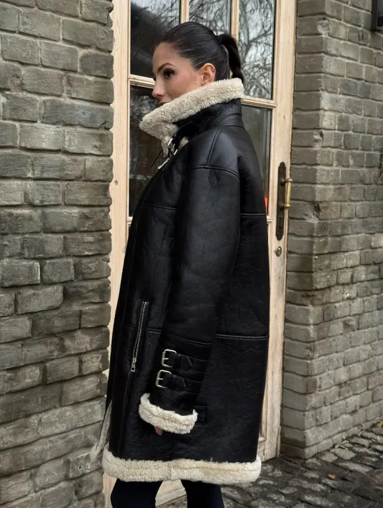 Удлиненная дубленка на белой овчине - фото 5