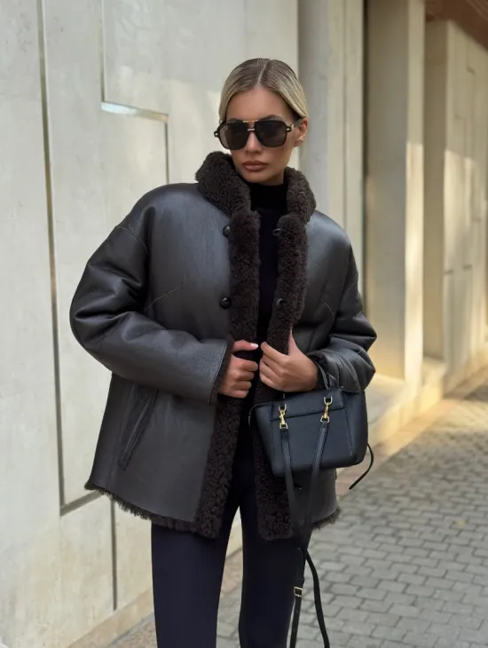 Двусторонняя коричневая дубленка из овчины - фото 9