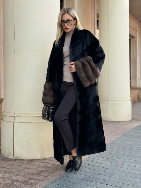 Черная норковая шуба с отделкой на рукавах из меха куницы - фото 4