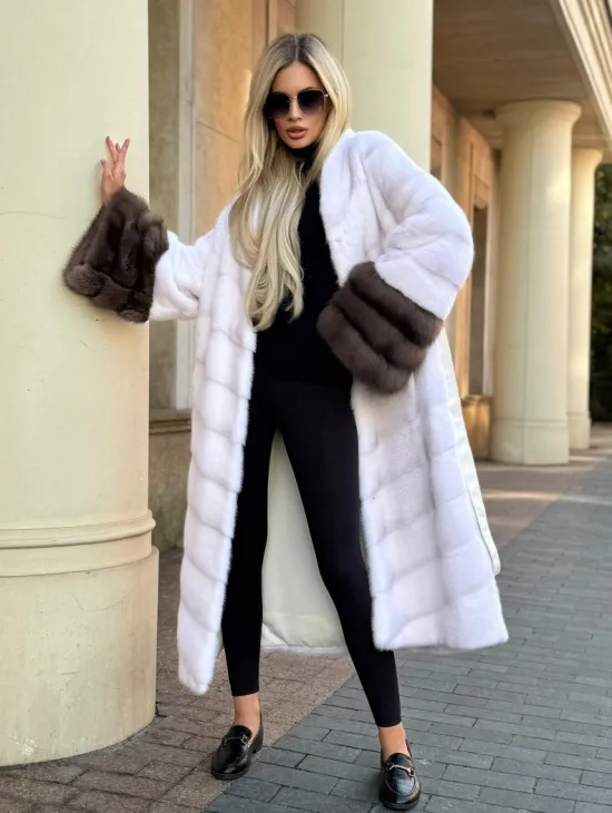Белая норковая шуба с отделкой из куницы - фото 4