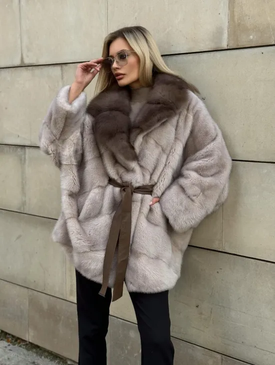 Шуба норковая летучая мышь с воротником куницы - фото 9