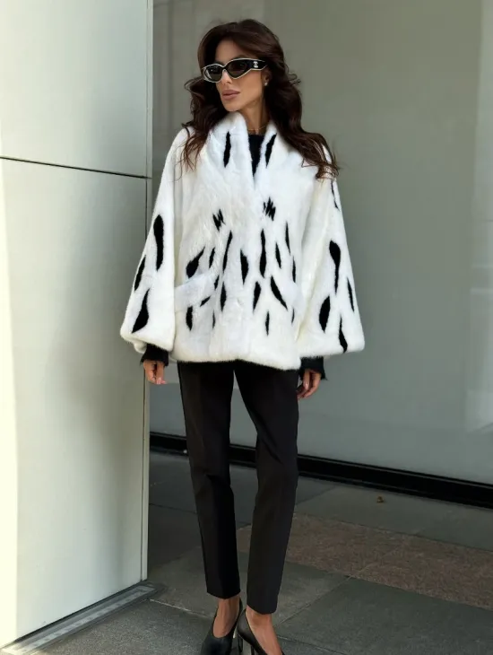 Белый норковый полушубок с рисунком - фото 3