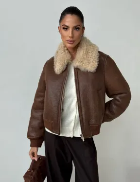 Короткая дубленка - женская - фото 9