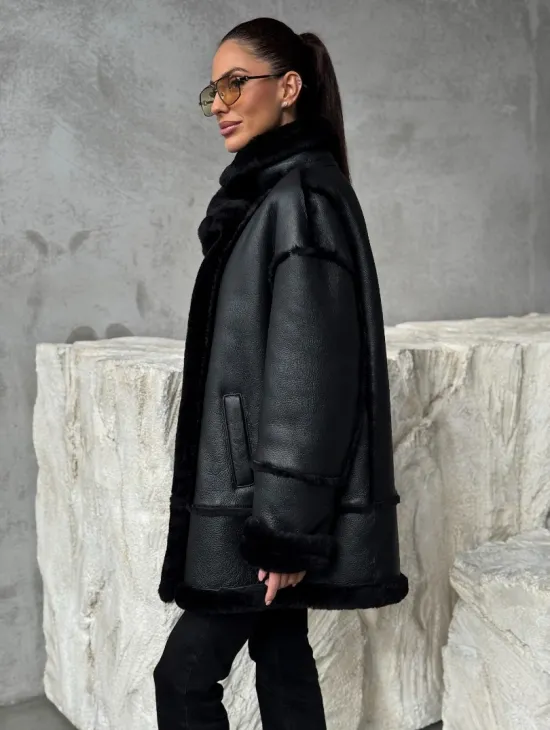 Черная современная дубленка - фото 5