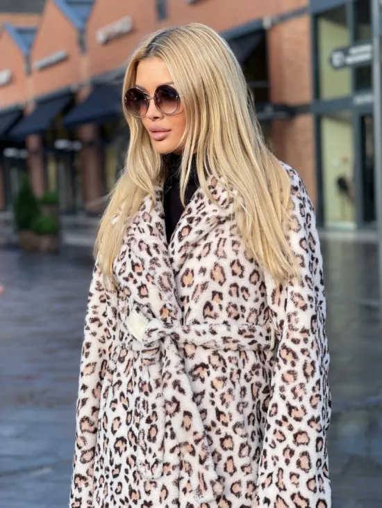 Леопардовая шуба из натуральной шерсти - фото 0