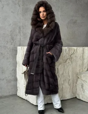 Шуба норковая графитовый ирис с капюшоном куницы - фото 4