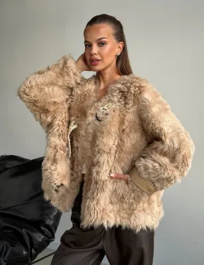 Короткая куртка из овчины - фото 12