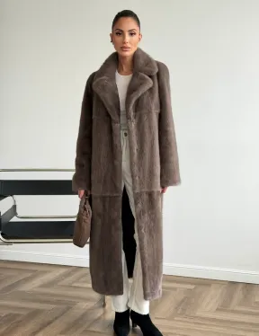 Прямая норковая шуба с поясом - фото 7